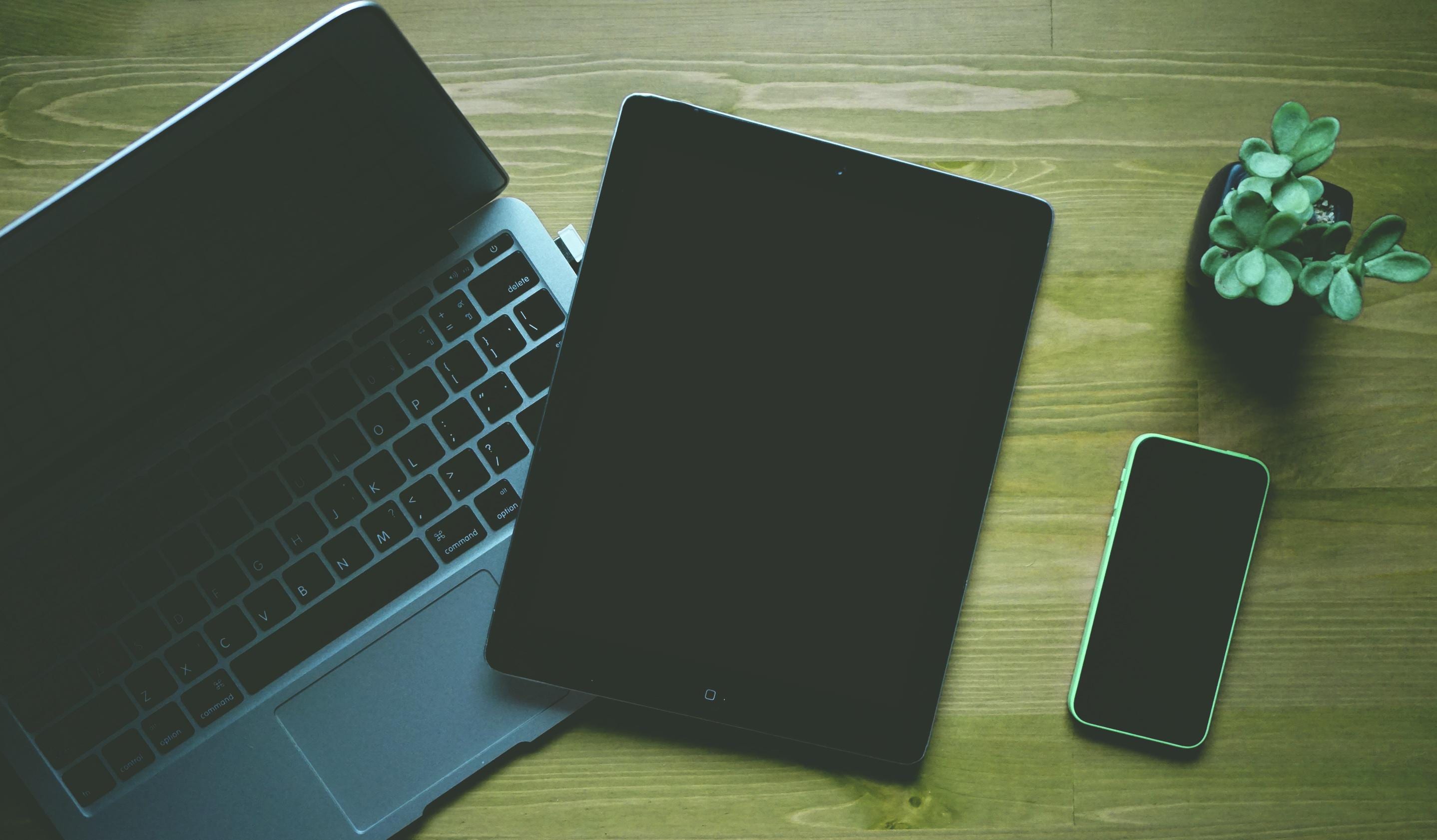 6 Kebiasaan Buruk yang Bisa Merusak Gadget Kamu