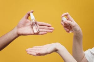 Selalu Membawa Hand Sanitizer untuk Menghadapi New Normal