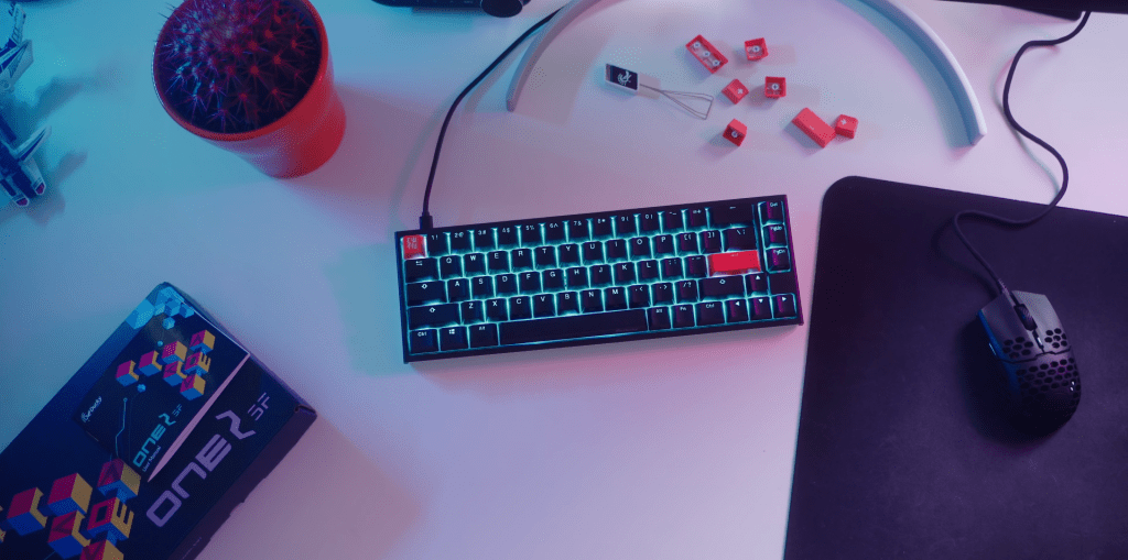 Keyboard dengan ukuran 65%