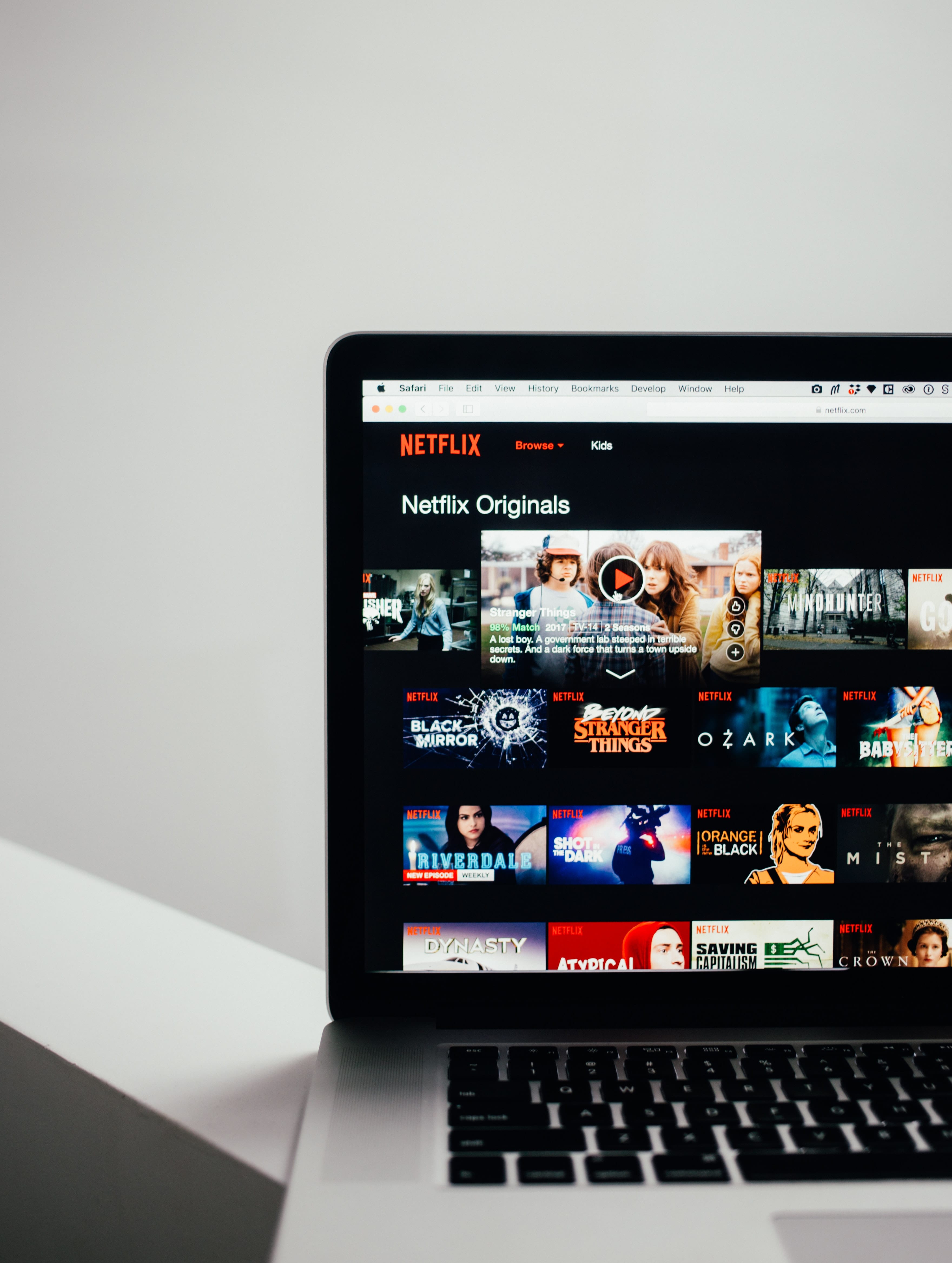 Rekomendasi Film Original Netflix dari Segala Genre