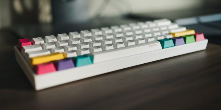 7 Jenis Keyboard Komputer Berdasarkan Bentuknya!