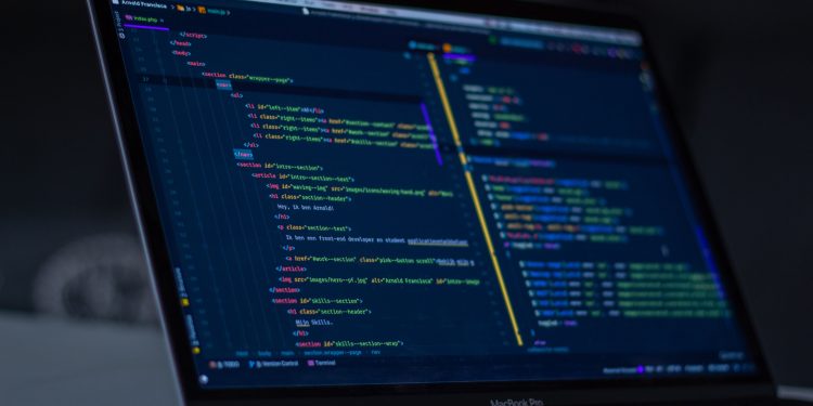 Belajar Coding Gratis Lewat YouTube, Memangnya Bisa?