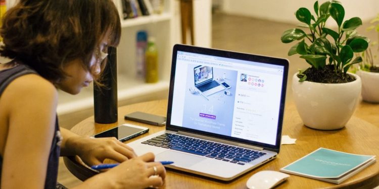 6 Rekomendasi Website Freelance untuk Cari Uang Tambahan
