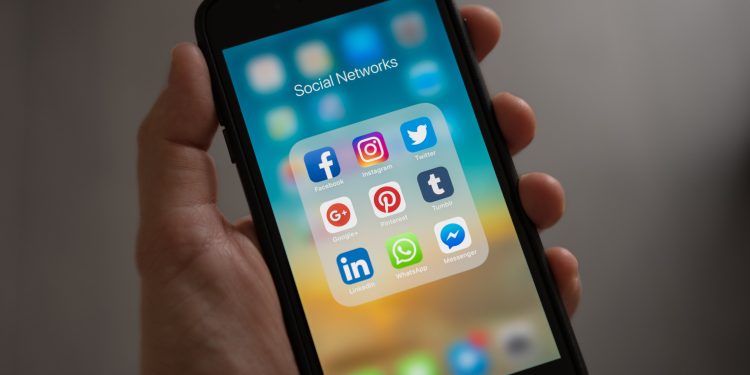 Meniti Karier sebagai Social Media Specialist